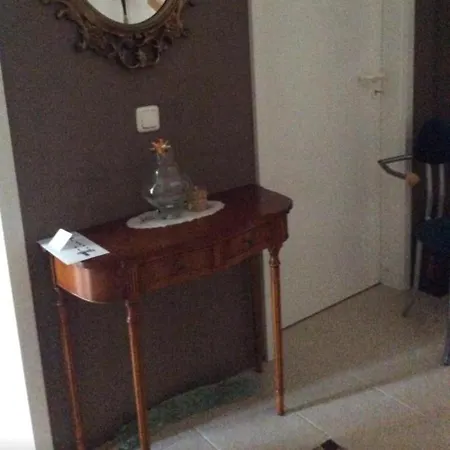 Dachstudio Mit Bad Und Terasse Кёльн