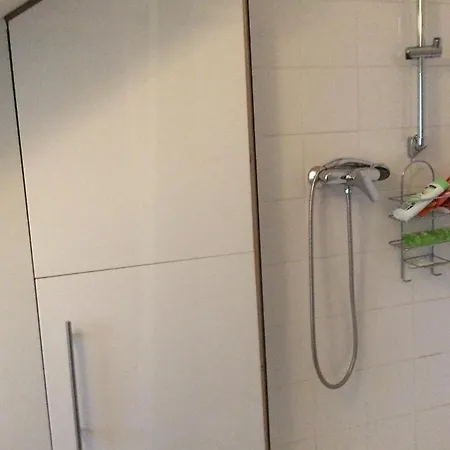 Dachstudio Mit Bad Und Terasse Habitación en casa particular